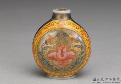 图片[2]-Glass-body painted enamel snuff bottle with a passionflower design on a gold background, Qing dynasty, Qianlong reign (1736-1795)-China Archive
